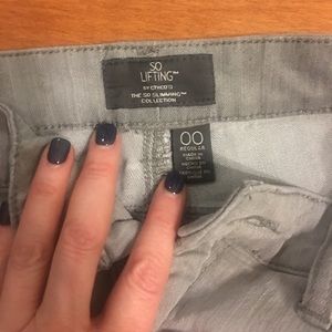 Chico’s - So lifting style gray jeans 👖